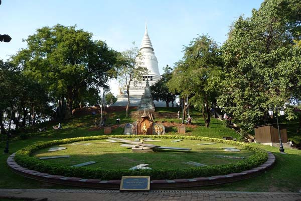 temple_wat_phnom_01